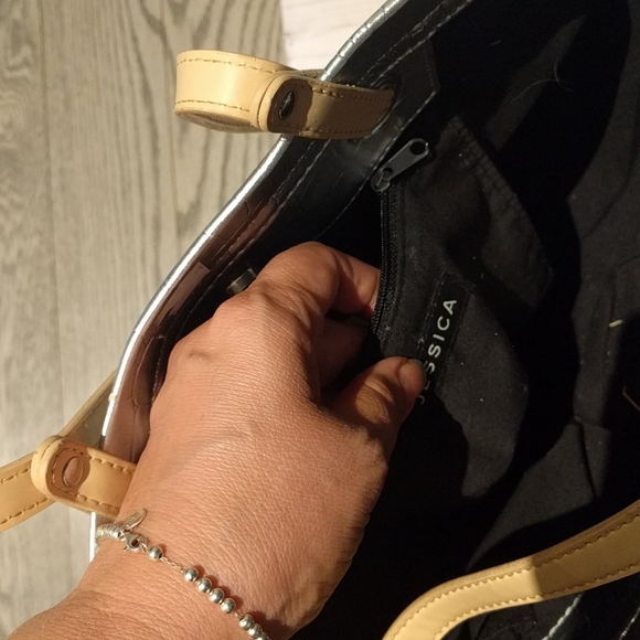 🌸Nice Silver tote by Jessica 🌺🍀🌸 - Picture 7 of 7